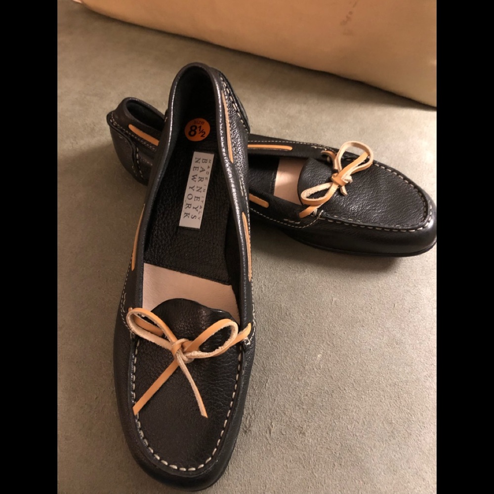 Vintage Barneys New York black moccasins size 8.5